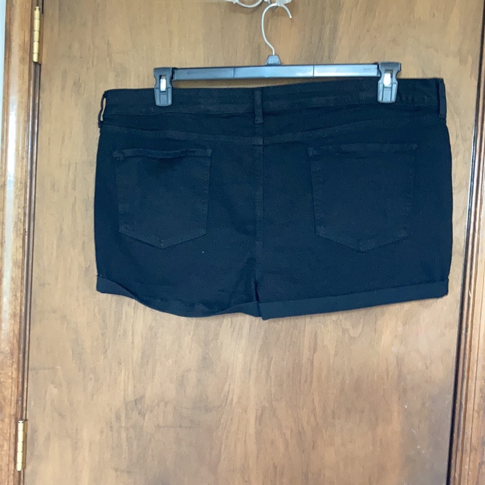 So cuffed black jean shortie short with stretch size 22 jr plus / 40W - Picture 12 of 13
